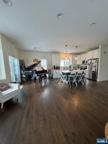 94 Park Avenue, Cresskill, NJ 07626