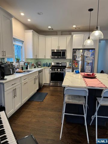 94 Park Avenue, Cresskill, NJ 07626