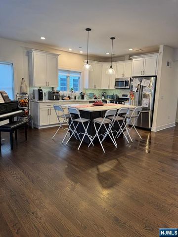 94 Park Avenue, Cresskill, NJ 07626