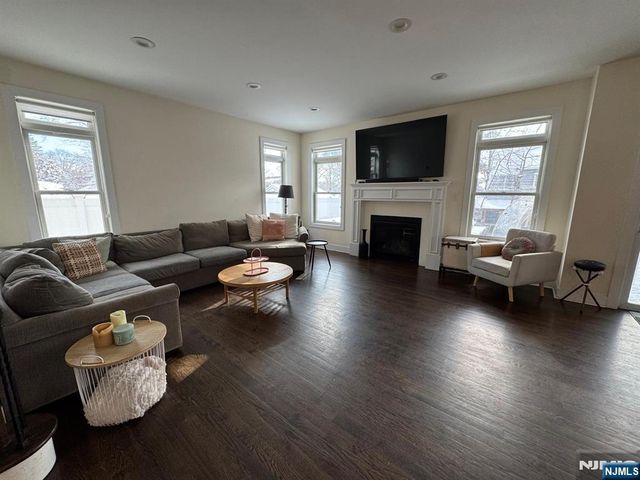 94 Park Avenue, Cresskill, NJ 07626