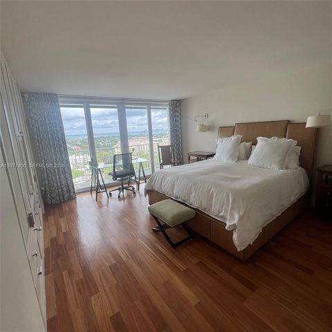 881 Ocean Drive 18B, Key Biscayne, FL 33149