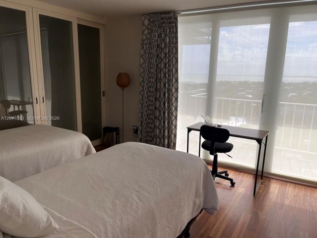 881 Ocean Drive 18B, Key Biscayne, FL 33149