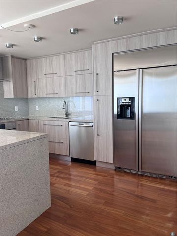 881 Ocean Drive 18B, Key Biscayne, FL 33149