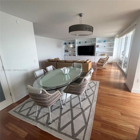 881 Ocean Drive 18B, Key Biscayne, FL 33149