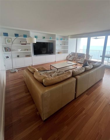 881 Ocean Drive 18B, Key Biscayne, FL 33149