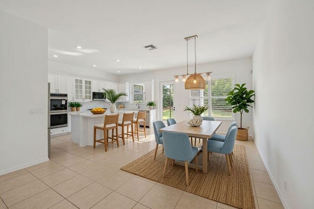 235 Via Condado Way, Palm Beach Gardens, FL 33418