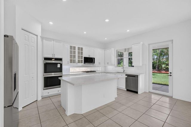 235 Via Condado Way, Palm Beach Gardens, FL 33418