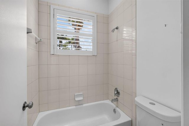 235 Via Condado Way, Palm Beach Gardens, FL 33418