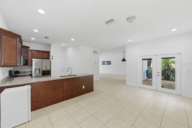 4118 WOODACRE LANE, Tampa, FL 33624