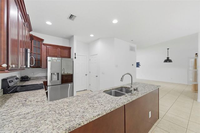 4118 WOODACRE LANE, Tampa, FL 33624