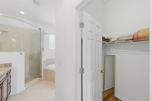 4118 WOODACRE LANE, Tampa, FL 33624