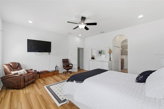 4118 WOODACRE LANE, Tampa, FL 33624