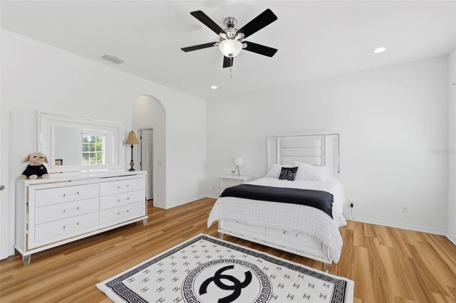 4118 WOODACRE LANE, Tampa, FL 33624