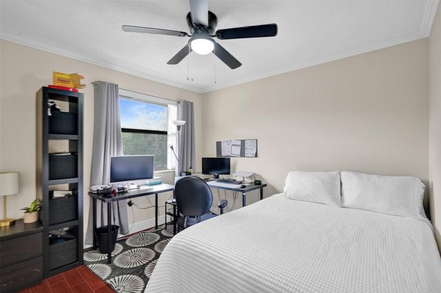 9851 Riverside Dr, Coral Springs, FL 33071