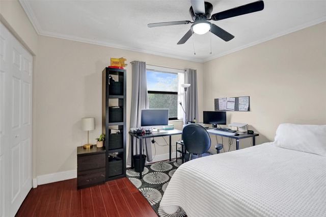 9851 Riverside Dr, Coral Springs, FL 33071