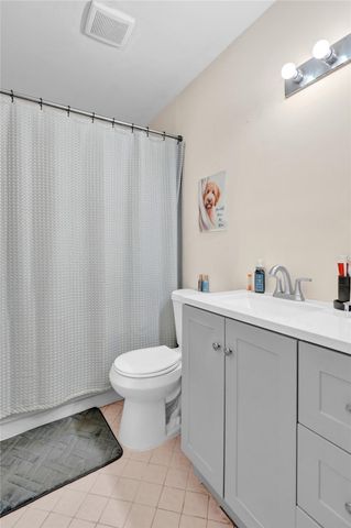 9851 Riverside Dr, Coral Springs, FL 33071