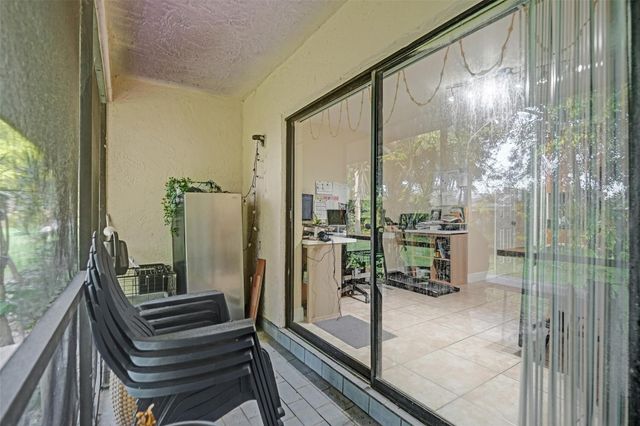 9851 Riverside Dr, Coral Springs, FL 33071