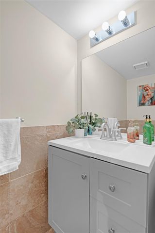 9851 Riverside Dr, Coral Springs, FL 33071