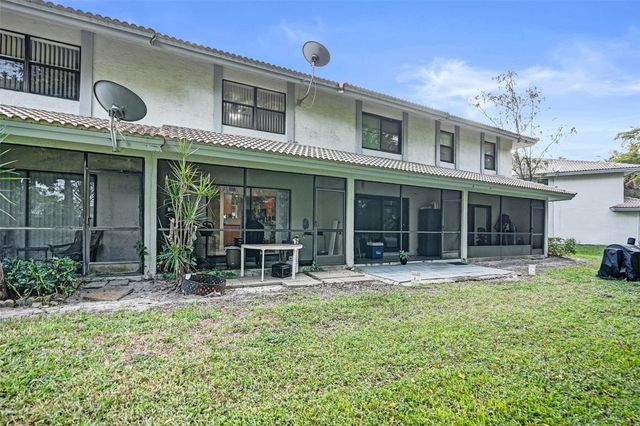 9851 Riverside Dr, Coral Springs, FL 33071