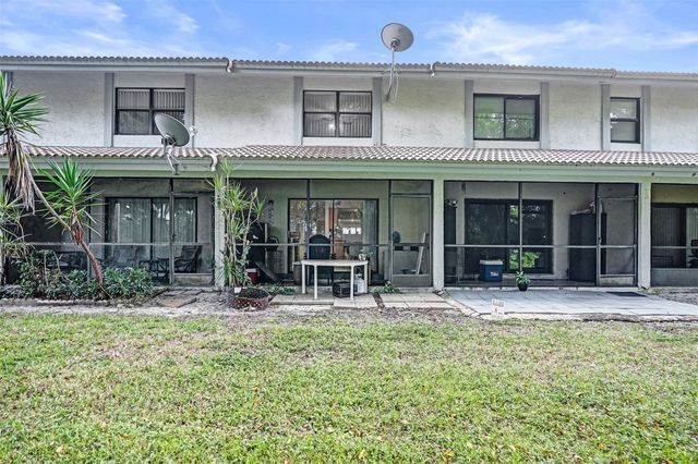 9851 Riverside Dr, Coral Springs, FL 33071