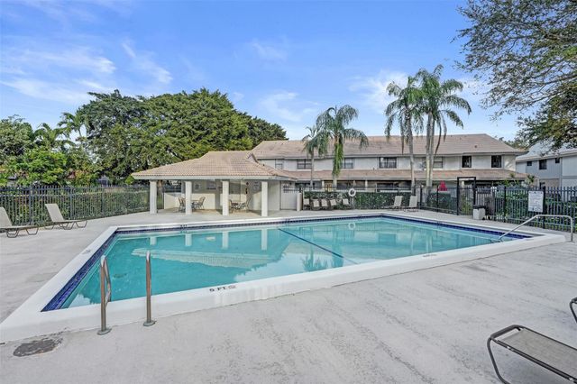 9851 Riverside Dr, Coral Springs, FL 33071