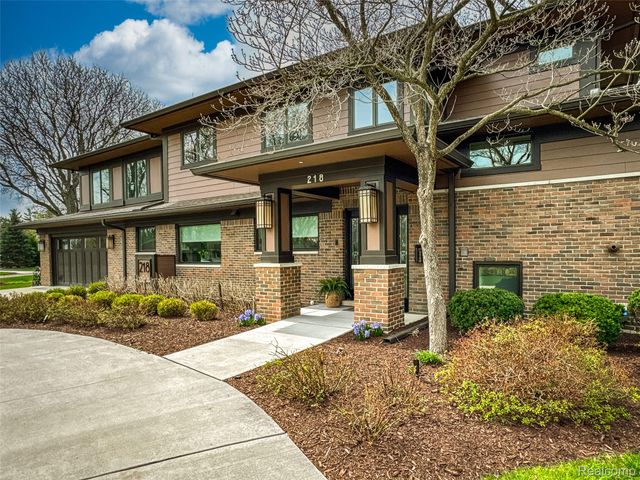 218 Hillboro Drive, Bloomfield Hills, MI 48301
