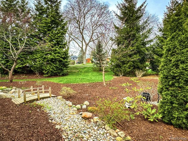 218 Hillboro Drive, Bloomfield Hills, MI 48301