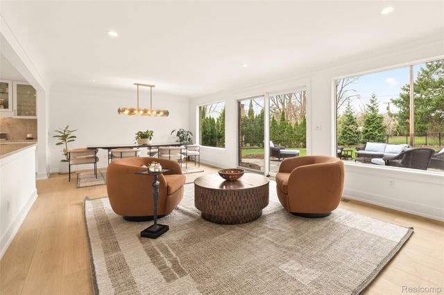 218 Hillboro Drive, Bloomfield Hills, MI 48301