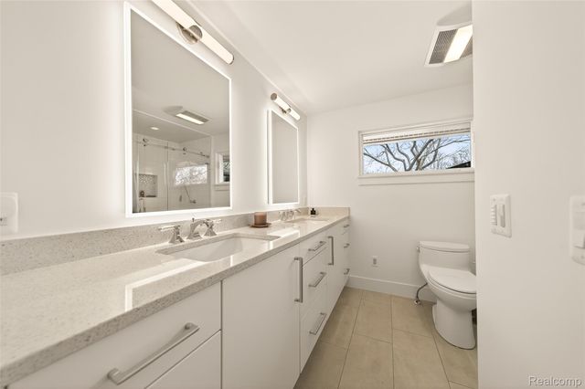 218 Hillboro Drive, Bloomfield Hills, MI 48301