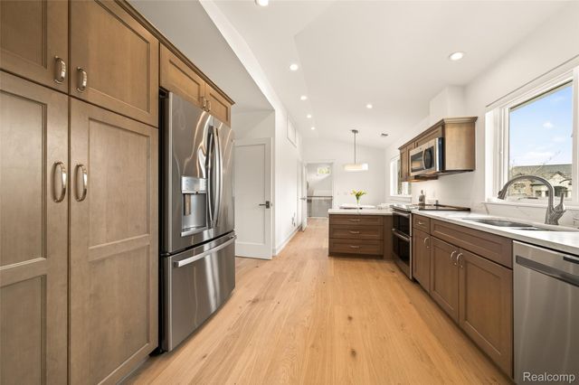 218 Hillboro Drive, Bloomfield Hills, MI 48301