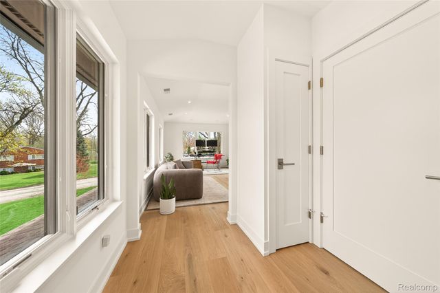 218 Hillboro Drive, Bloomfield Hills, MI 48301