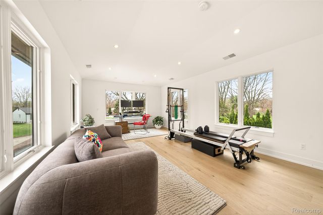 218 Hillboro Drive, Bloomfield Hills, MI 48301
