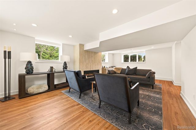 218 Hillboro Drive, Bloomfield Hills, MI 48301