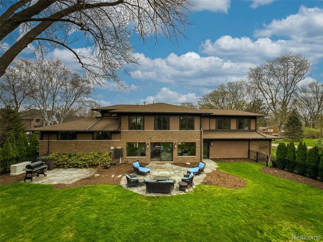 218 Hillboro Drive, Bloomfield Hills, MI 48301