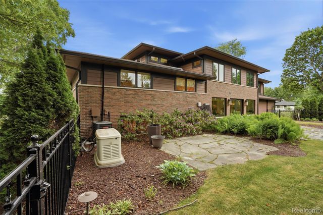 218 Hillboro Drive, Bloomfield Hills, MI 48301