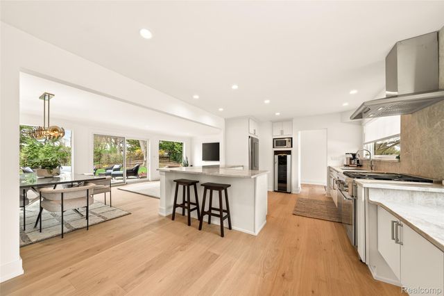 218 Hillboro Drive, Bloomfield Hills, MI 48301