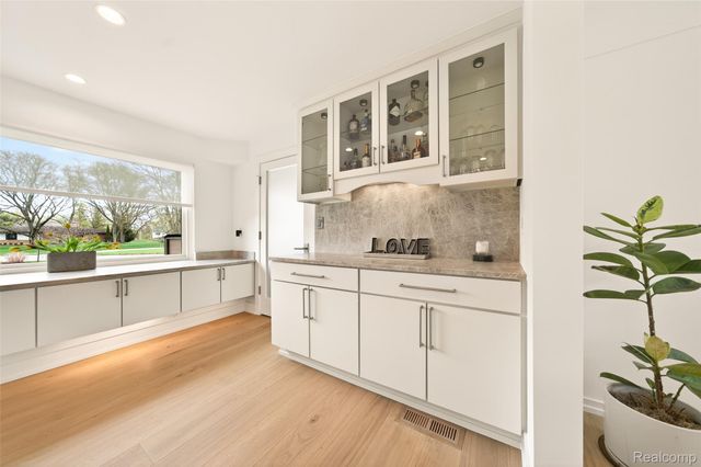 218 Hillboro Drive, Bloomfield Hills, MI 48301