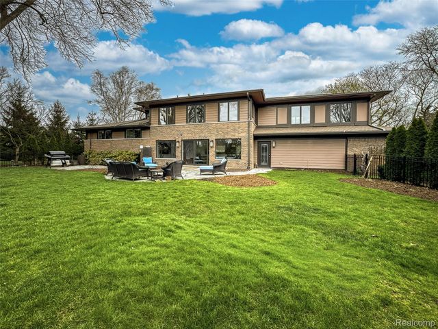 218 Hillboro Drive, Bloomfield Hills, MI 48301