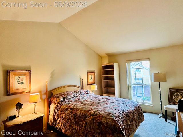 12211 Chesapeake Circle, Walled Lake, MI 48390