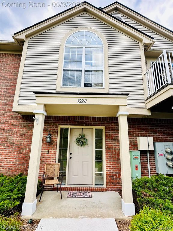 12211 Chesapeake Circle, Walled Lake, MI 48390