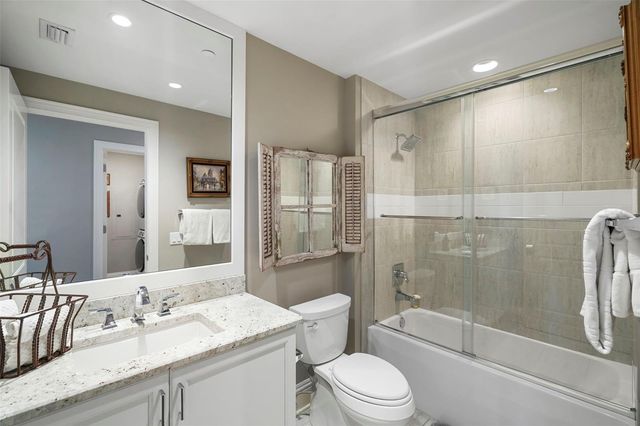 8 PALM TERRACE 201, Clearwater, FL 33756