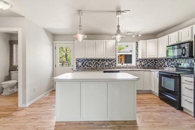 209 CODY Circle, Marshall, WI 53559