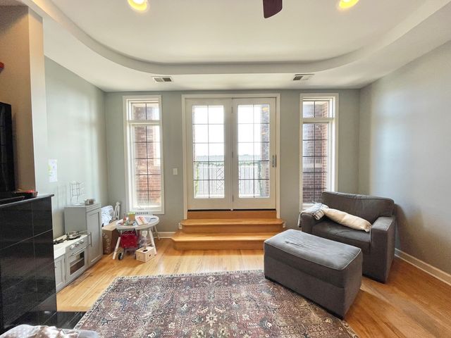 2734 N WOLCOTT Avenue 203, Chicago, IL 60614