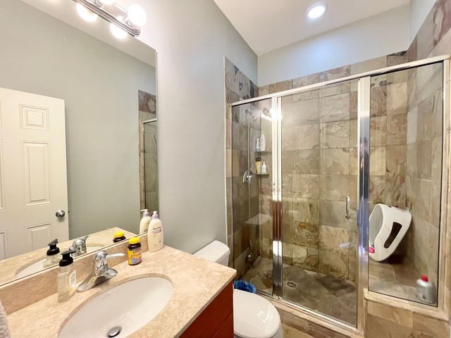 2734 N WOLCOTT Avenue 203, Chicago, IL 60614