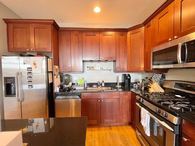 2734 N WOLCOTT Avenue 203, Chicago, IL 60614