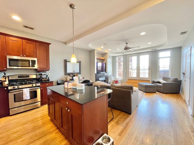 2734 N WOLCOTT Avenue 203, Chicago, IL 60614