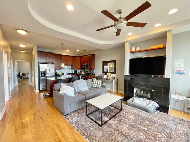 2734 N WOLCOTT Avenue 203, Chicago, IL 60614