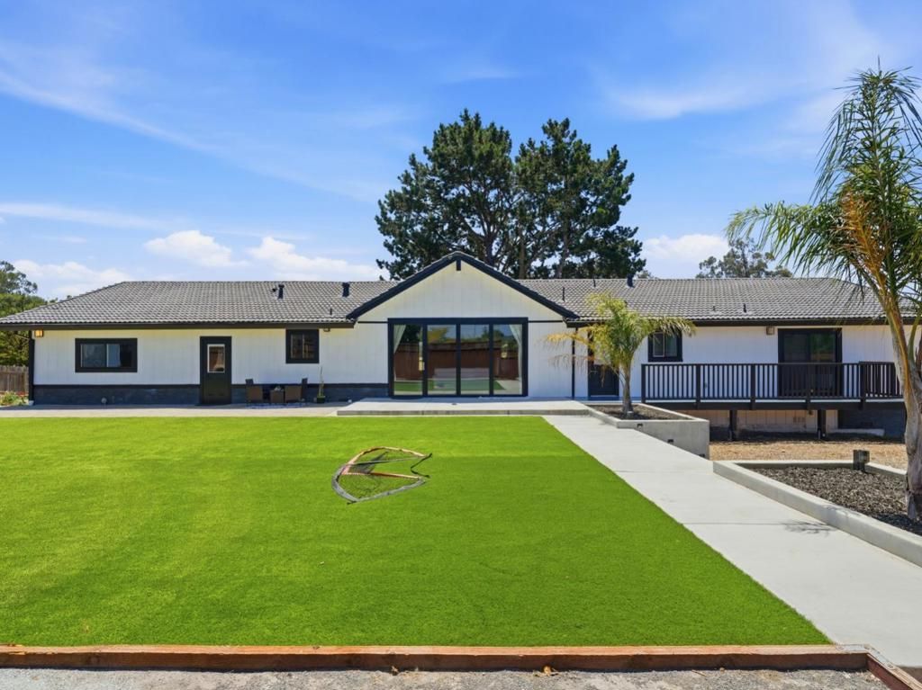Image 6 of property listing at 73 Aloha Court, Petaluma, CA 94952