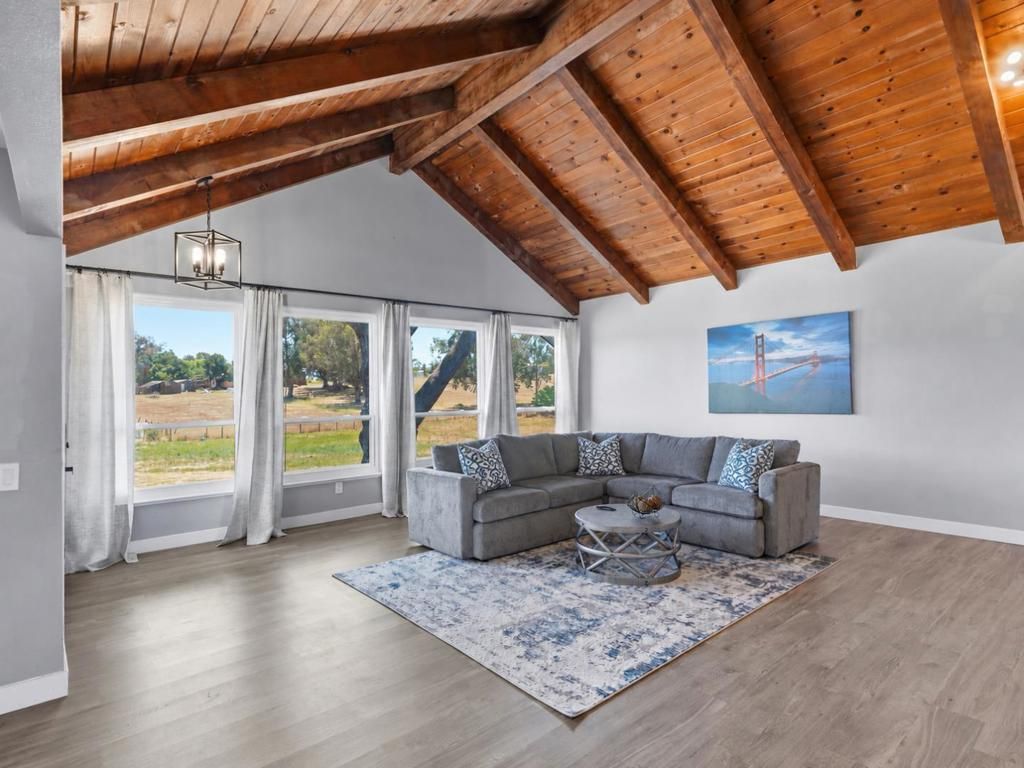 Image 9 of property listing at 73 Aloha Court, Petaluma, CA 94952