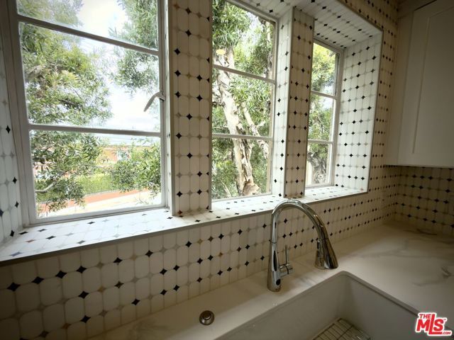 378 S La Jolla Avenue, Los Angeles, CA 90048